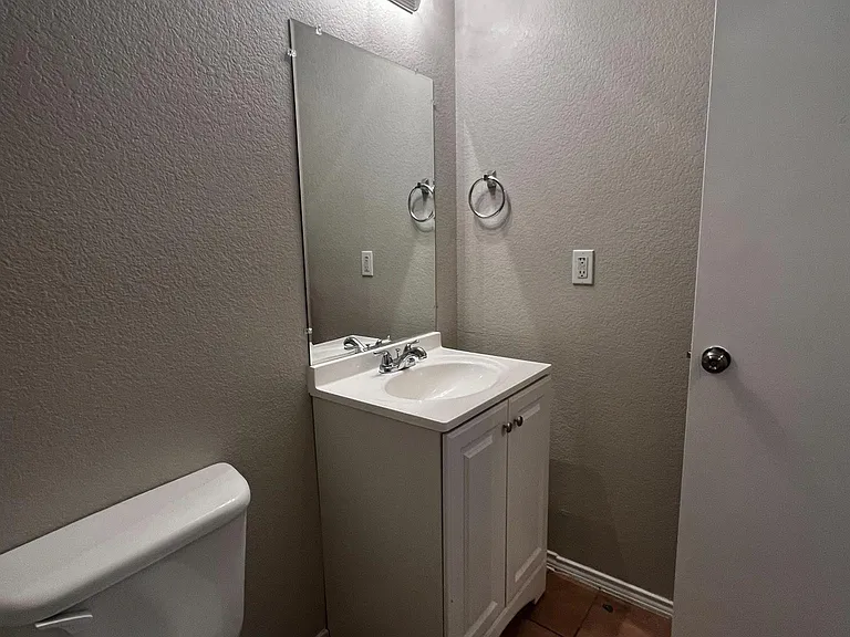 1601 Hedgewood Trl — Photo 10