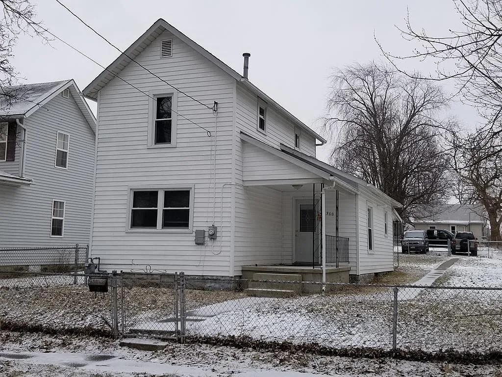 368 Commercial St photo 1