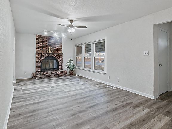 3rd image of 1404 S Grand Ave