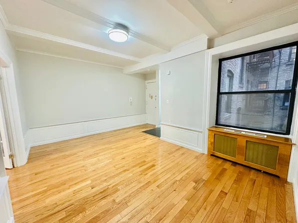 115 West 71st Street image 3 of 10