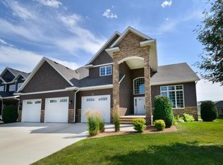 563 Beacon Cir, Grand Forks, ND 58201
