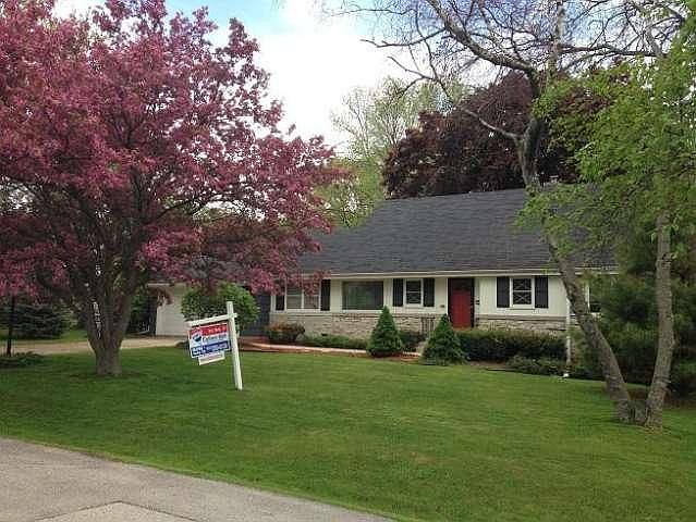 1st image of 305 W Clovernook Ln