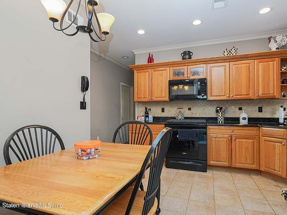 5th image of 10 Cornelia St