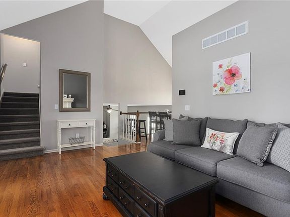 5th image of 10904 N Manchester Ave