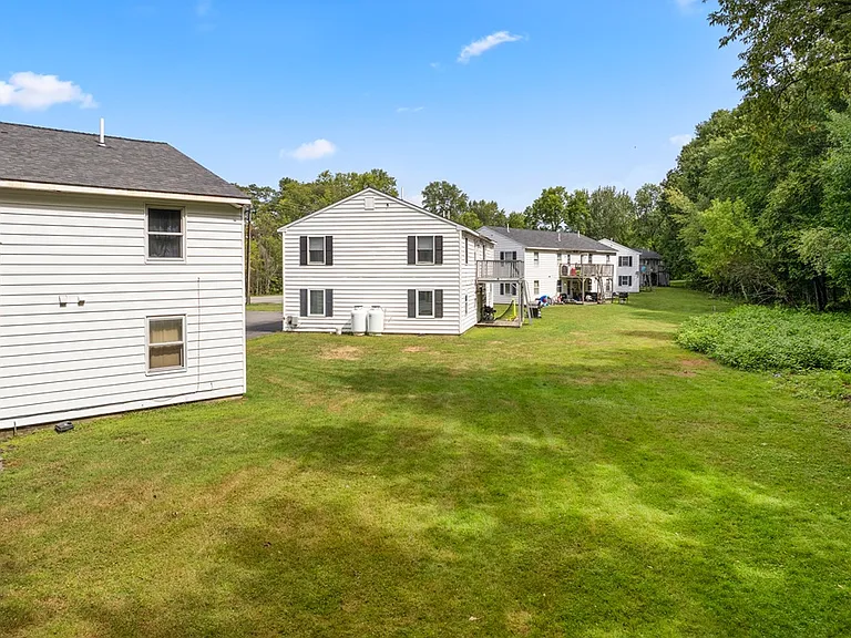 Drummond Estates Apartments — Photo 23