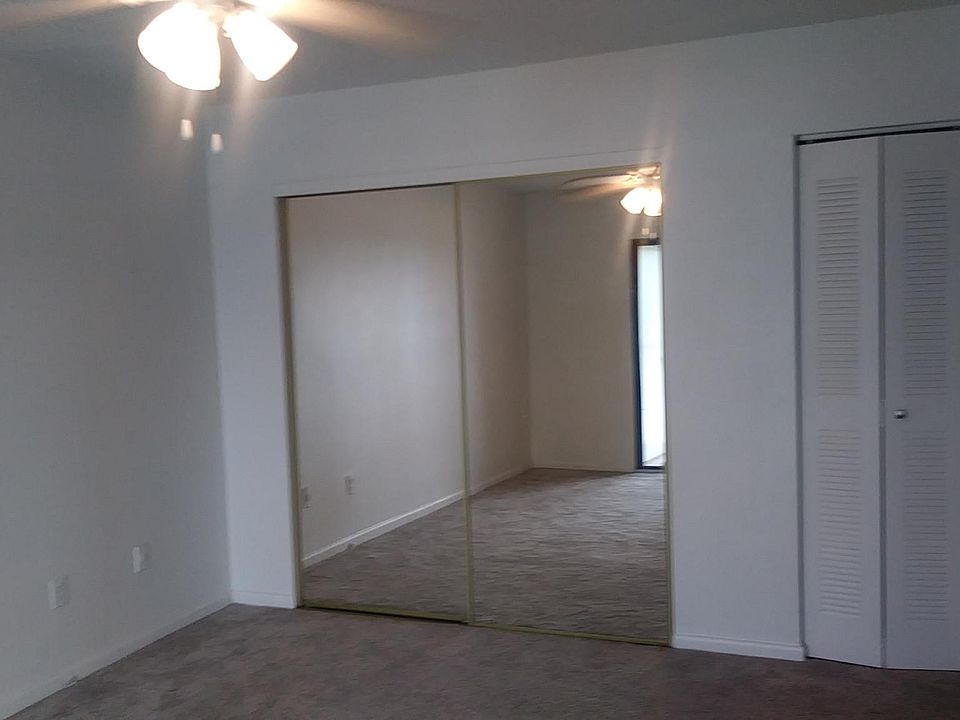 2nd image of 889 Hamilton Dr APT H