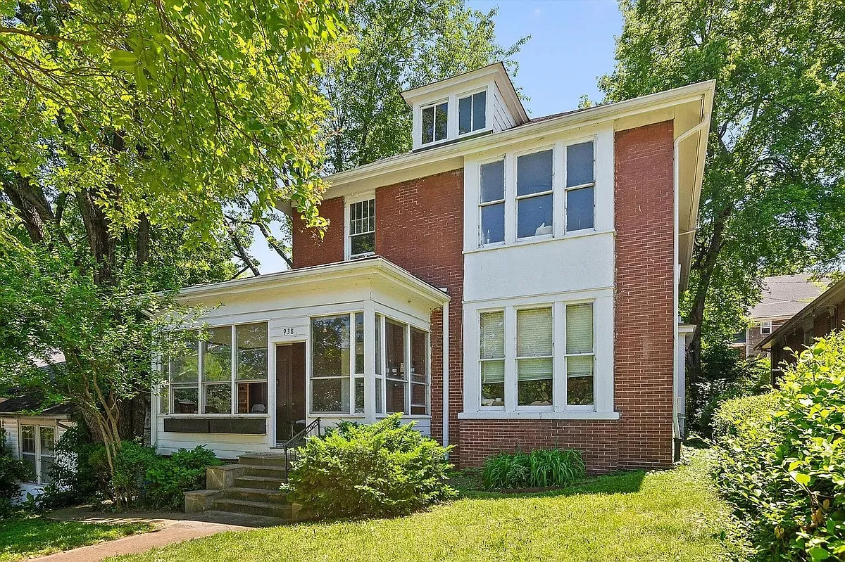 Building Photo - 938 Fortwood St #2
