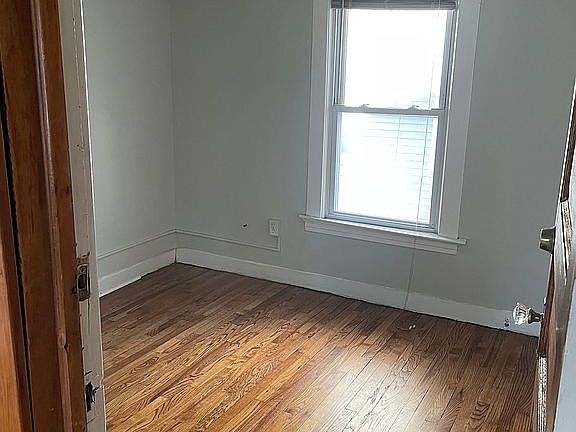 3rd image of 318 Bassett St