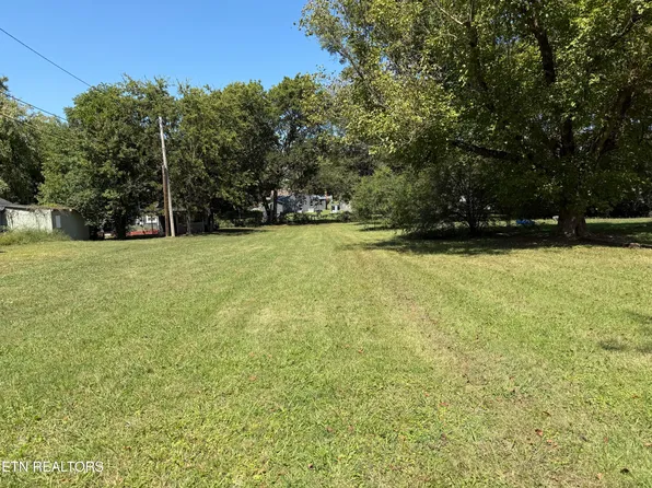 Glenoaks Dr, Knoxville, TN 37912