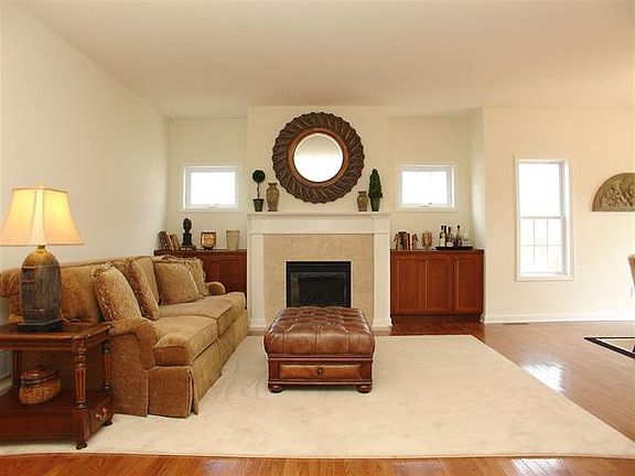 2nd image of 16 Glen Meadow Dr