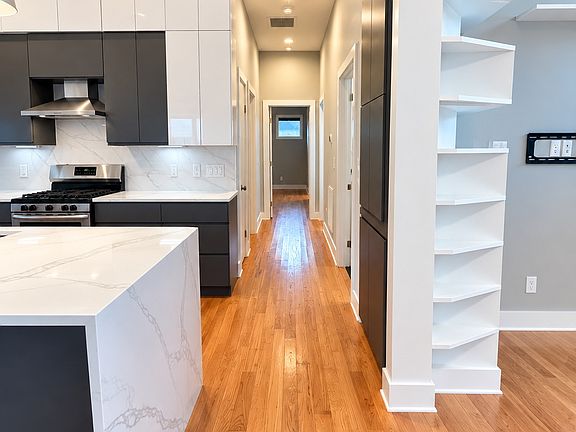 5th image of 415 Watson St