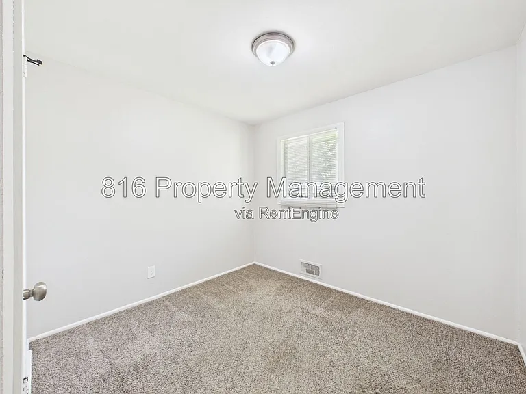 8511 Crystal Ave — Photo 13