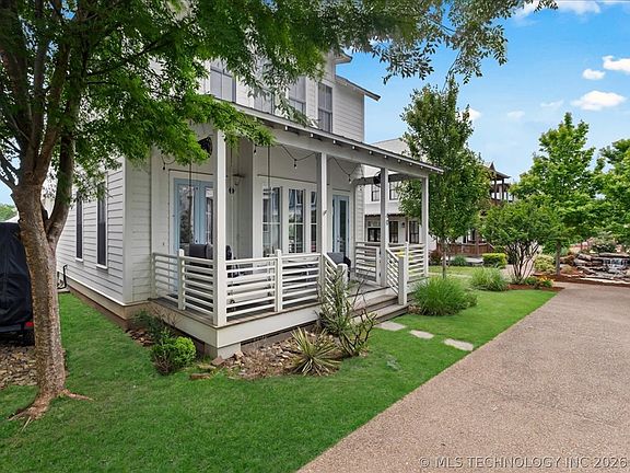 2nd image of 40 Center Ln N
