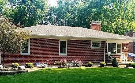 2nd image of 328 W Park Dr