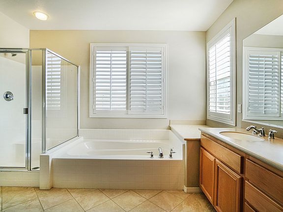 5th image of 31644 Vintners Pointe Ct
