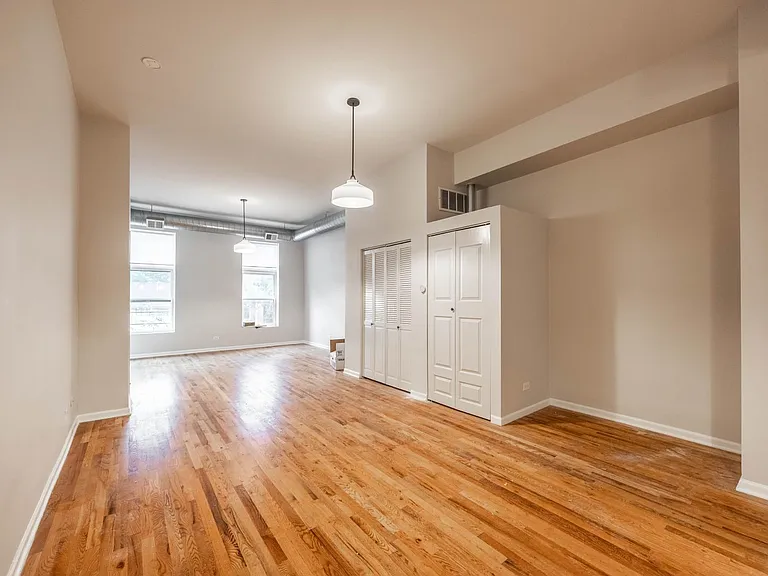 1534 N Milwaukee Ave #2F — Photo 1