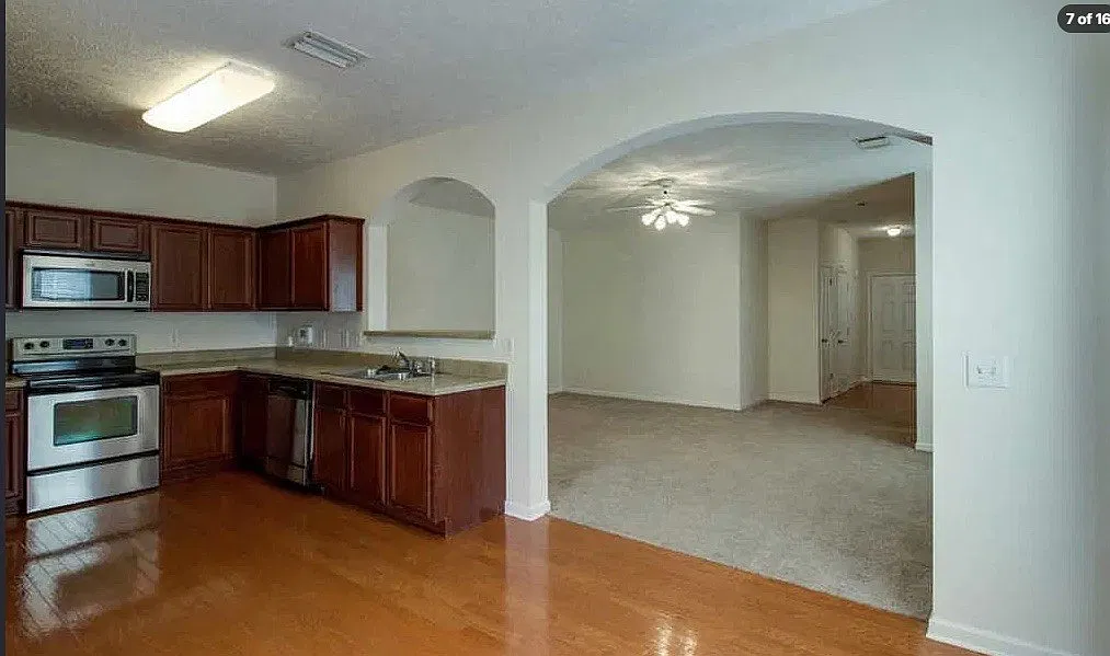 3 bed, 2.5 bath, 1728 sqft, $2,200 — Photo 2