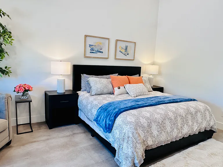 Prime Suite- Master bedroom 
Luxurious King bed, sitting area, TV, spacious walk-in closet