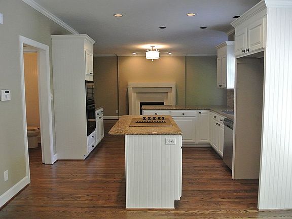 3rd image of 619 River Oaks Ln