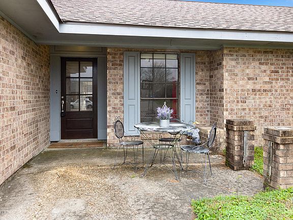 2nd image of 203 Mulberry Dr