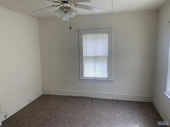 5th image of 407 Center Ave