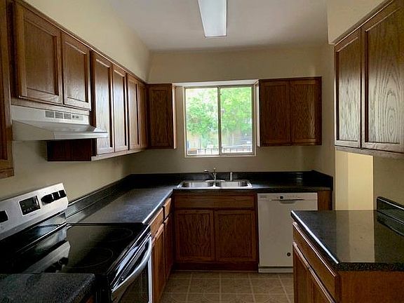 4th image of 310 Jewel St #4A