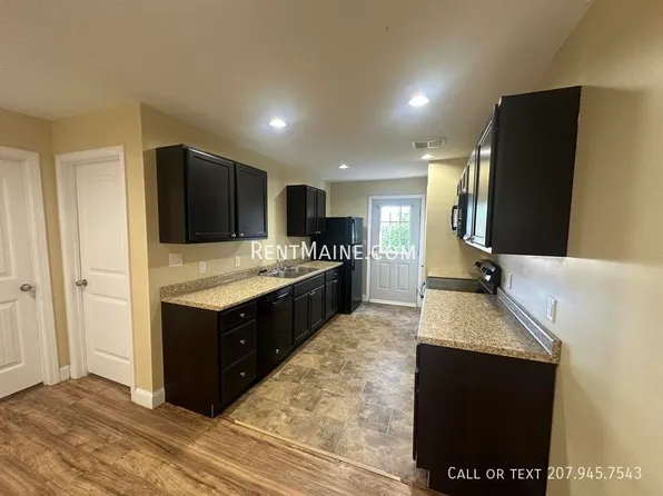 37 Basketball Ct, Bangor, ME 04401
