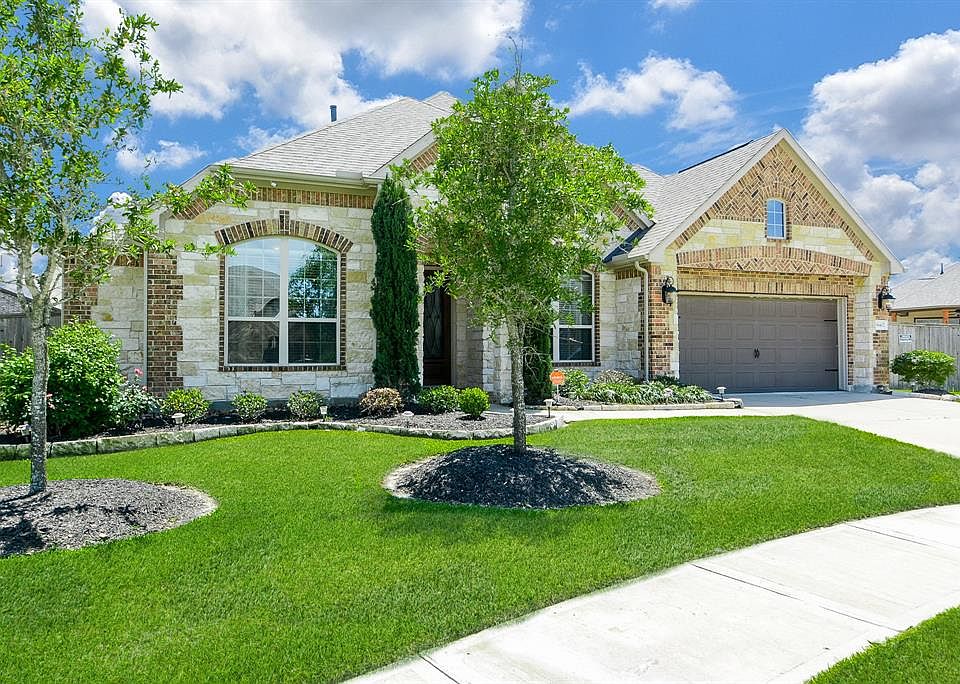 1st image of 18402 Harlow Dr