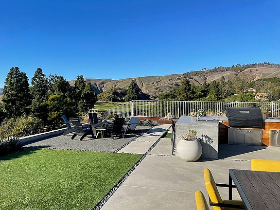 3rd image of 4655 Clubhouse Dr