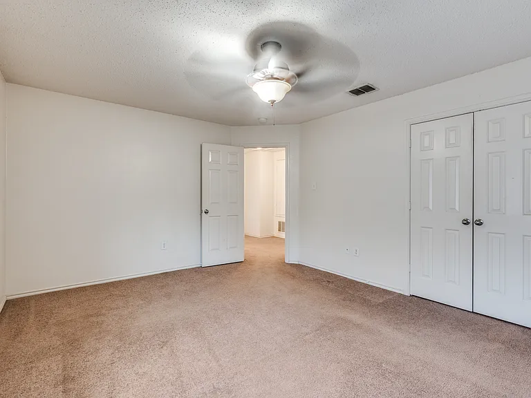 8402 Olivia Meadow Dr — Photo 17