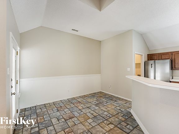 4th image of 1250 Rivercrest Dr