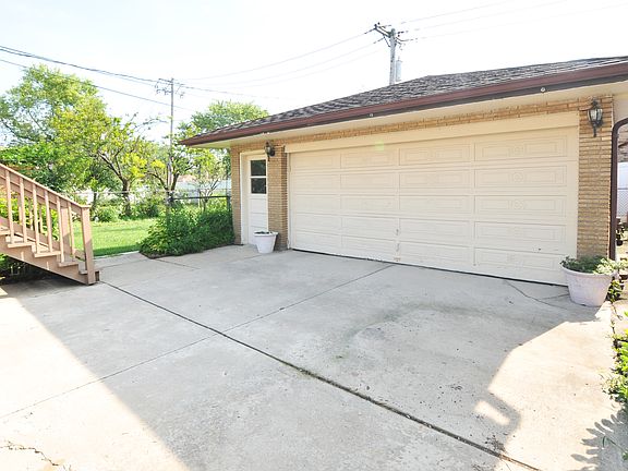 4th image of 10305 Lawler Ave
