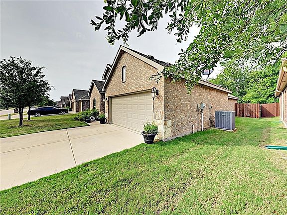 2nd image of 304 Canadian Ln