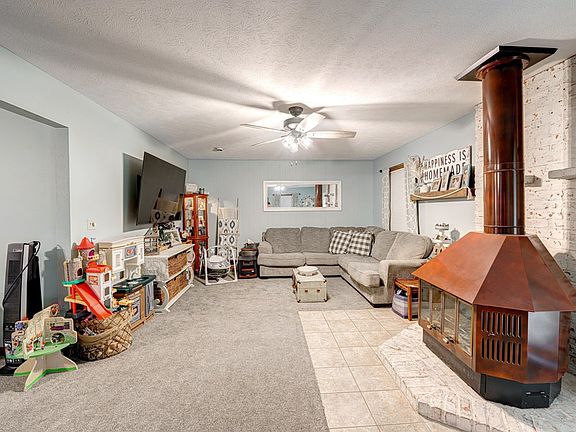 3rd image of 587 S Delaware Ave