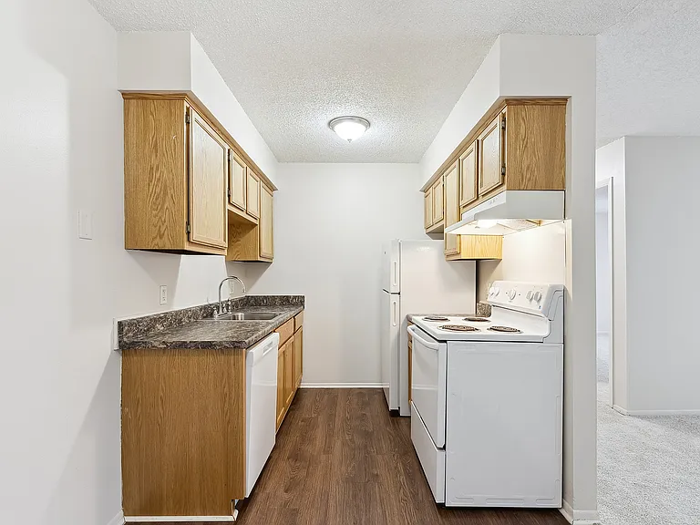 Clinton Manor Apartments — Photo 3