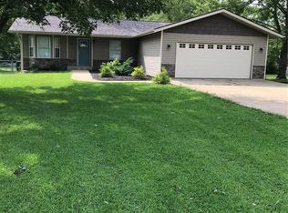 213 Country Lane Dr, Desloge, MO 63601