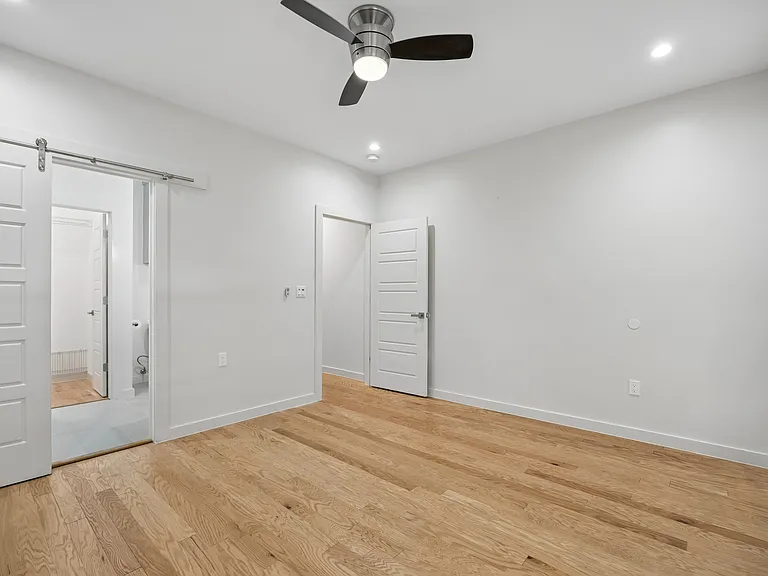 710 N Madison Ave — Photo 10