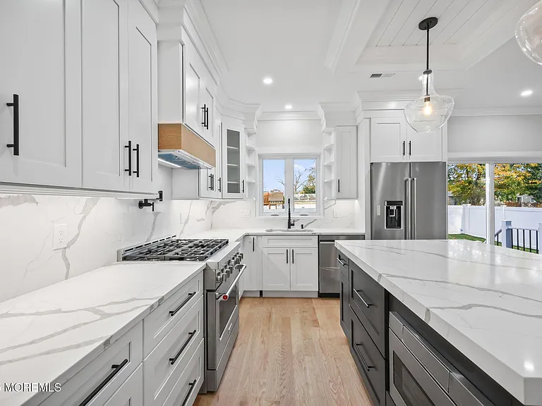211 Rockwell Ave — Photo 6