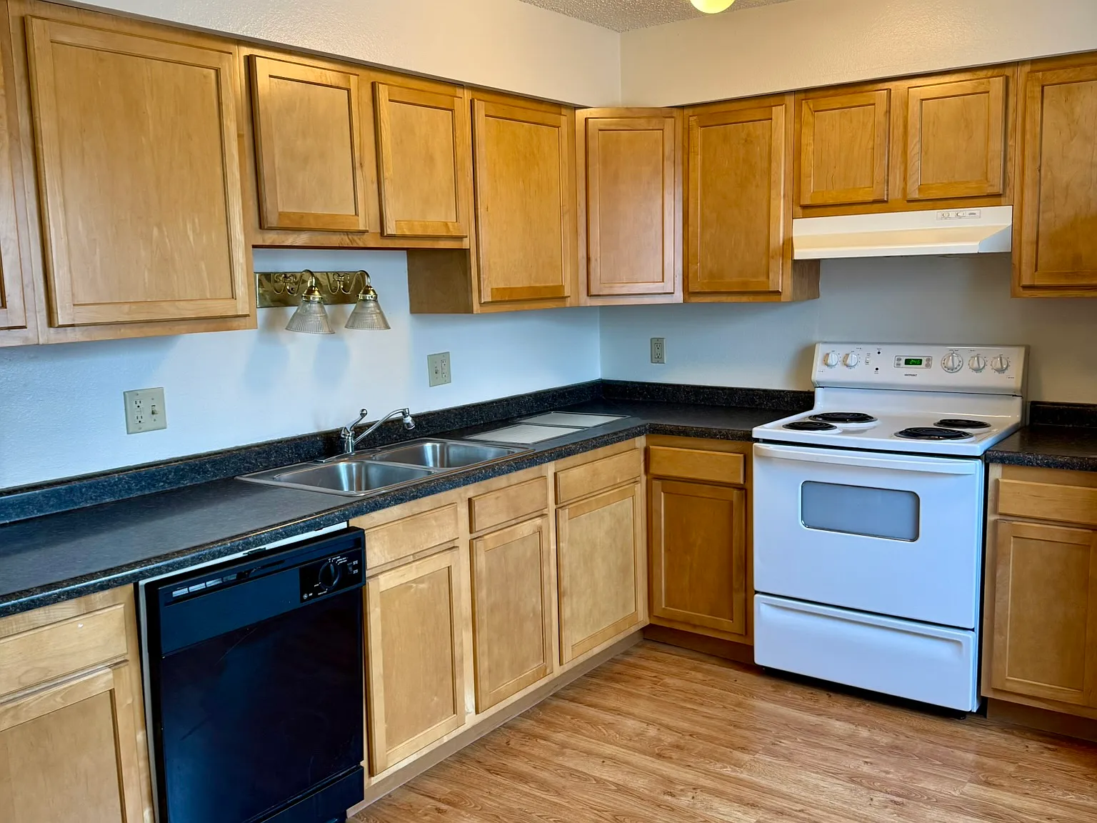 2 bed, $1,304 — Photo 2