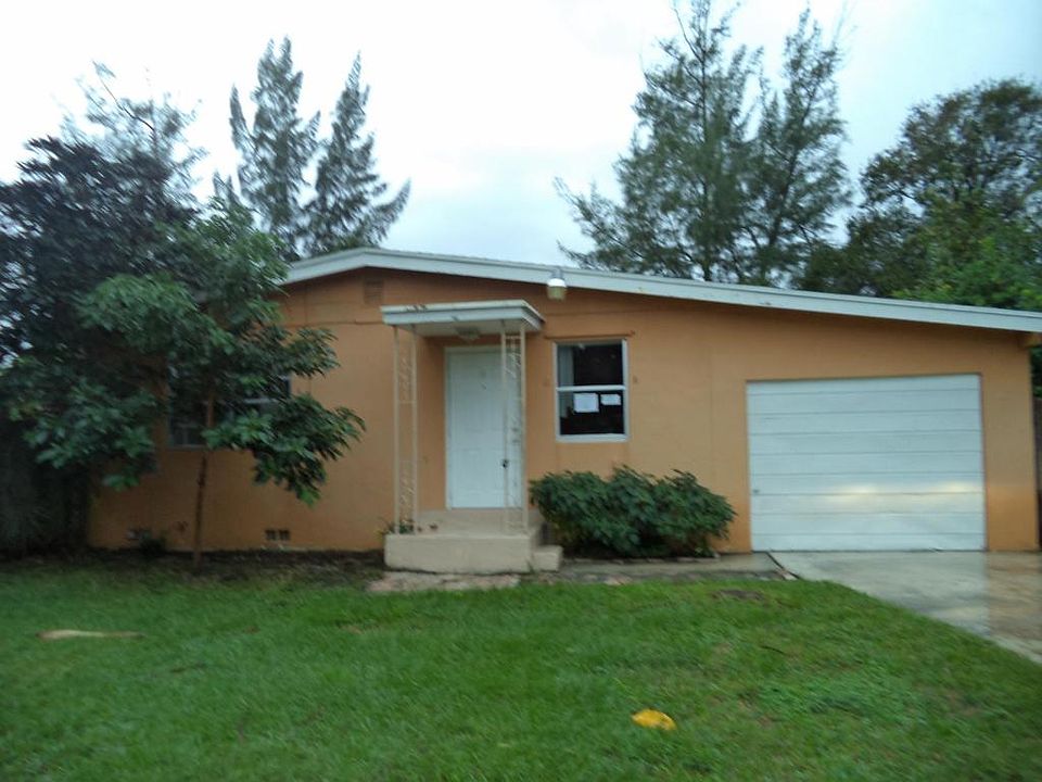 1st image of 365 Holly Dr