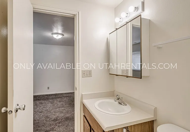 1671 Hickory Ln — Photo 12