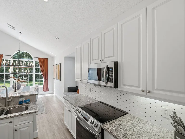 609 SW Saint Thomas Cv — Photo 8