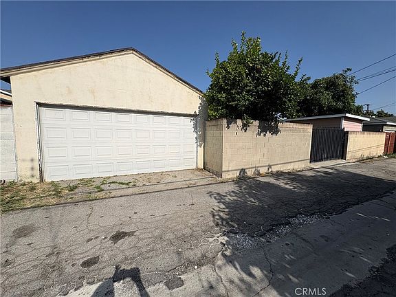 4th image of 14023 Studebaker Rd