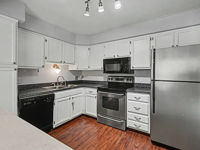 24225 Evergreen Rd — Photo 7