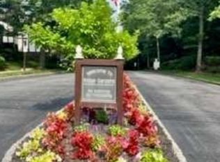 1417 Faulkner Ct, Mahwah, NJ 07430