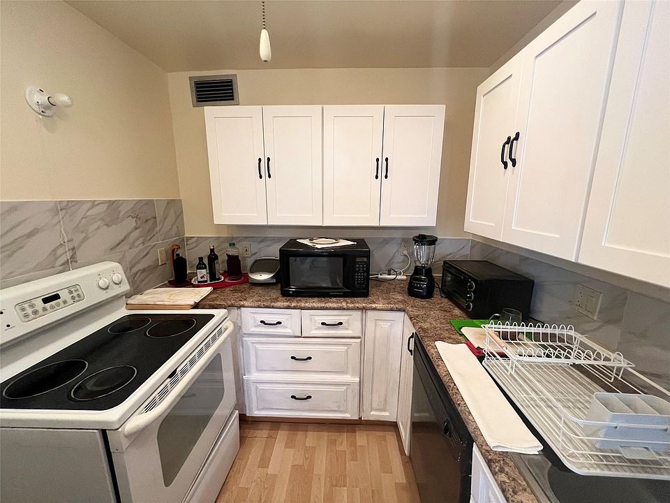 1st image of 191 Markham I #191