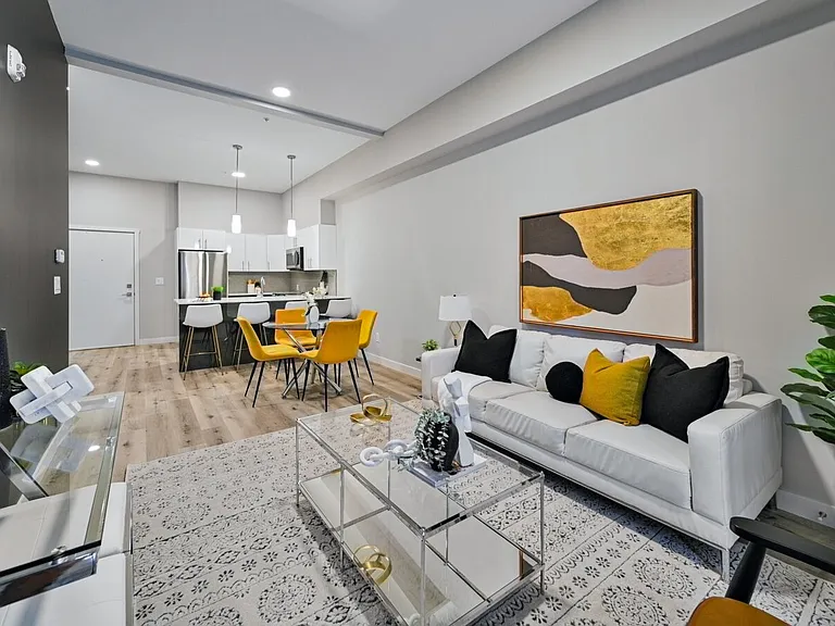 425 Ballantrae Dr — Photo 4