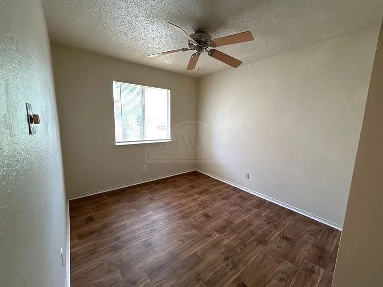 2108 Carousel Dr — Photo 13