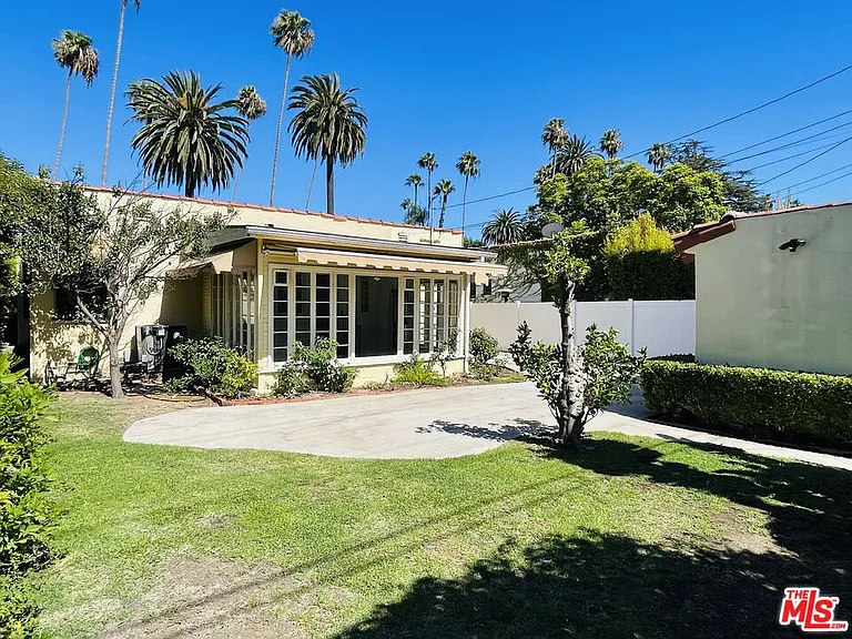203 N Doheny Dr — Photo 26