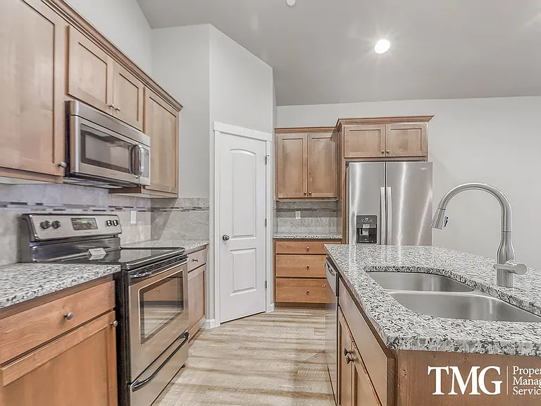 8227 NE 20th St — Photo 5